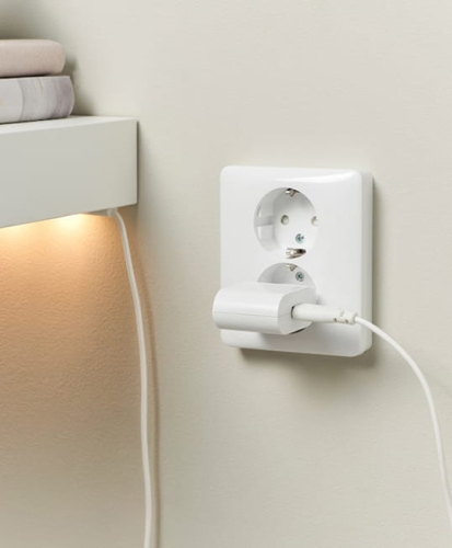 Biała ładowarka sieciowa USB.jpg