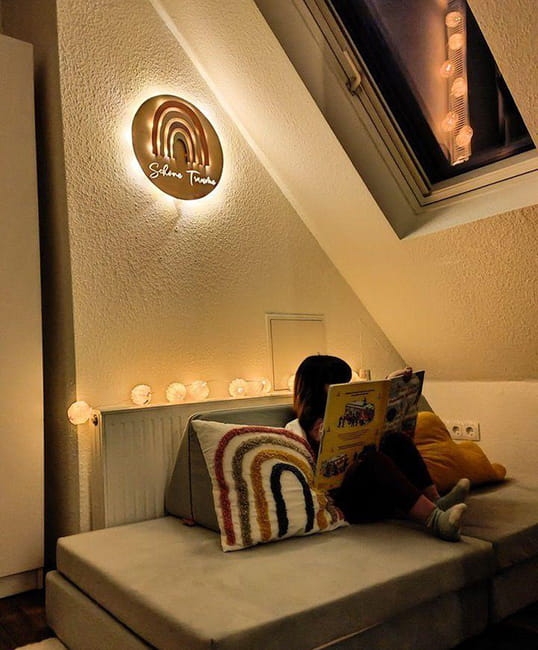 Ręcznie malowana lampka nocna Tęcza na kole.jpg