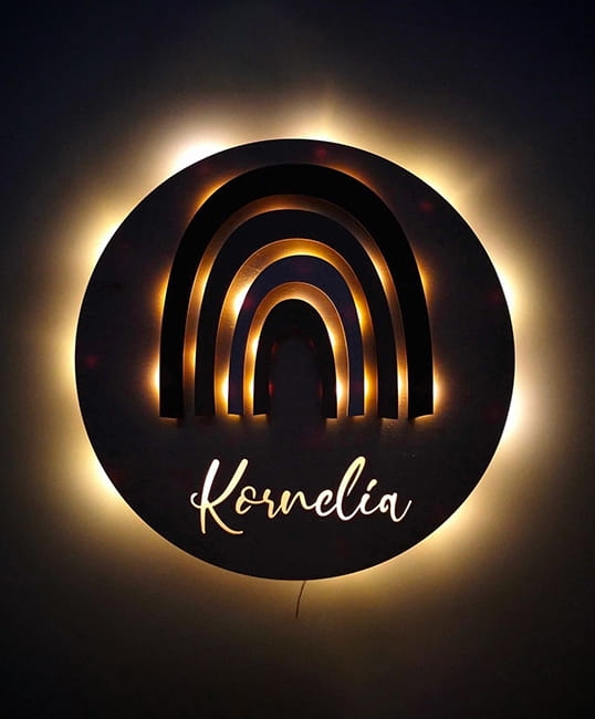 Ręcznie malowana lampka nocna Tęcza na kole.jpg