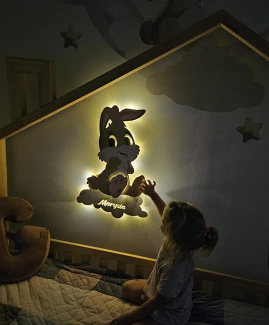 Ręcznie malowana lampka nocna Króliczek.jpg