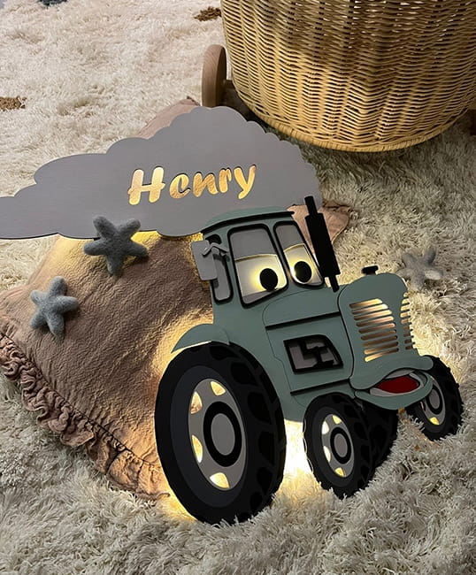 Ręcznie malowana lampka nocna traktor
